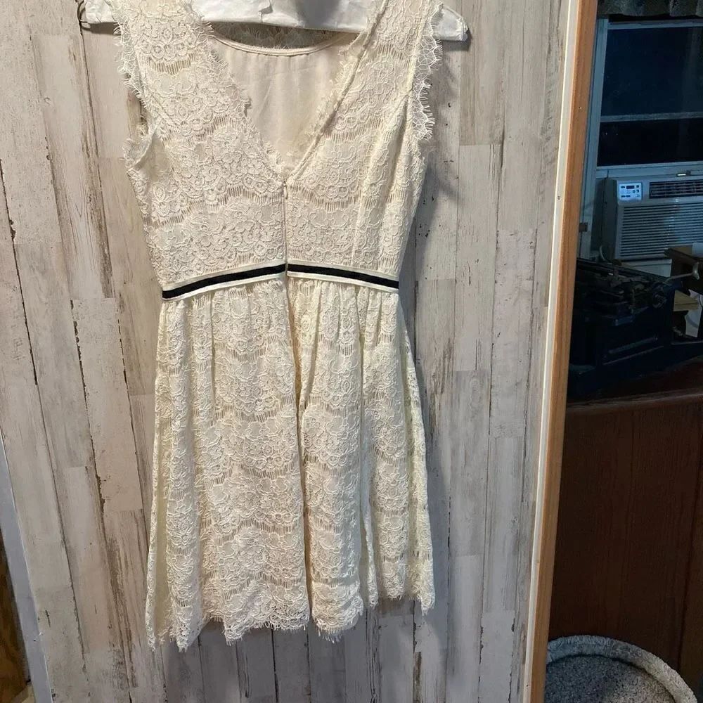 Dress by Chelsea & Violet sweet little lacy thing size small￼